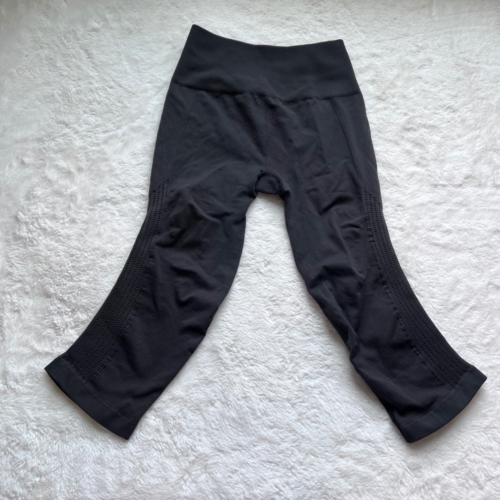 Lululemon Ebb to Street Tight Crop Leggings Black Seamless Pointelle Yoga 4‎